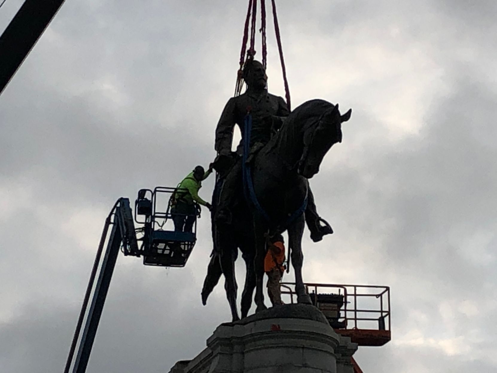 LEE STATUE